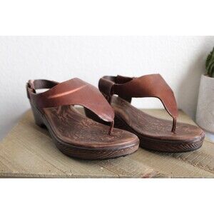 BORN Brown Leather Thong Clog Sandals Tribal Pattern Imprint B89726 US 9 EU